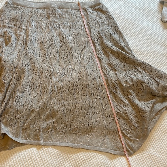 Adrienne Vittadini sparky silver sweater skirt with slight handkerchief hem. - Picture 7 of 9